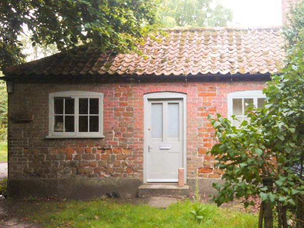 Gamekeeper's Cottage Pet-Friendly Cottage, Bawsey, East Anglia (Ref 10038)