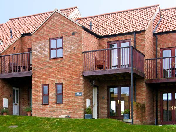 Waddleduck Pet-Friendly Cottage, Whitby, North York Moors & Coast (Ref 11492)