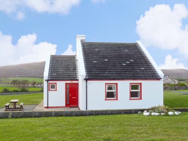 1 Cois Cuaine Pet-Friendly Cottage, Bellharbour, County Clare, Shannon (Ref 11782)