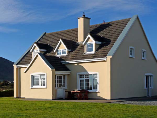 Cois Farraige Pet-Friendly Cottage, Ballinskelligs, County Kerry, South West (Ref 11977)