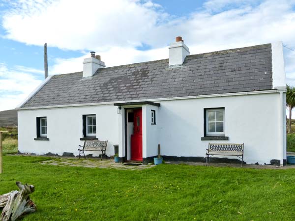 Sound Cottage Pet-Friendly Cottage, Achill Island, County Mayo, West (Ref 13594)