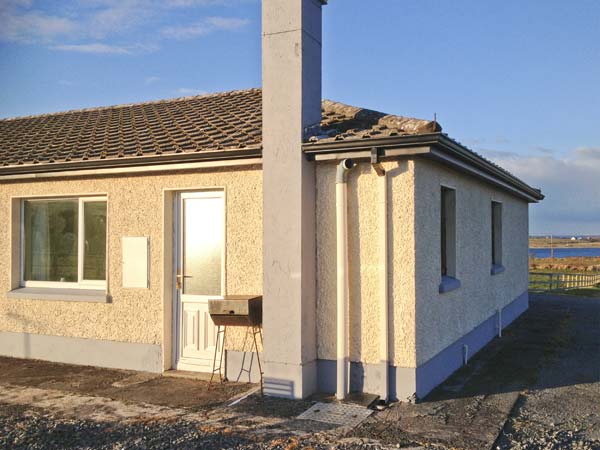 Flaggy Shore Apartment Pet-Friendly Cottage, New Quay, County Clare, Shannon (Ref 13662)