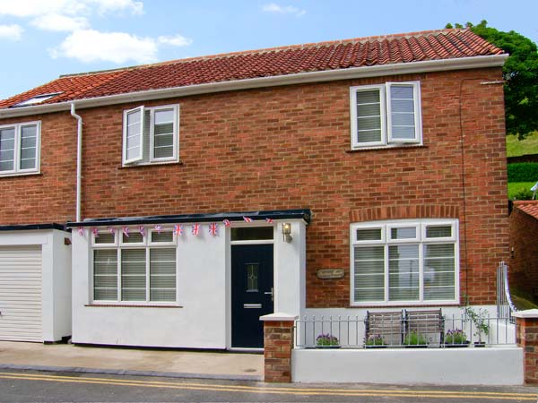 Quayside House Beach Cottage, Scarborough, North York Moors & Coast (Ref 14650)