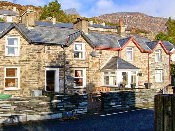 Bwthyn Ger Afon (Riverplace Cottage) Pet-Friendly Cottage, Tanygrisiau, North Wales (Ref 15039)