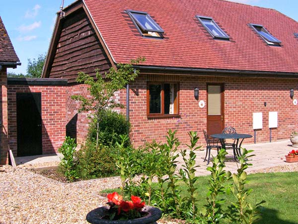 Fox Hole Cottage Countryside Cottage, Alderholt, South West England (Ref 15424)