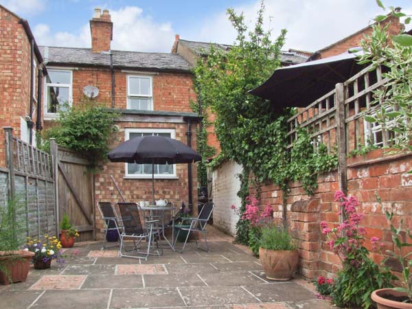 Pinecote Family Cottage, Stratford-Upon-Avon, Cotswolds (Ref 15471)