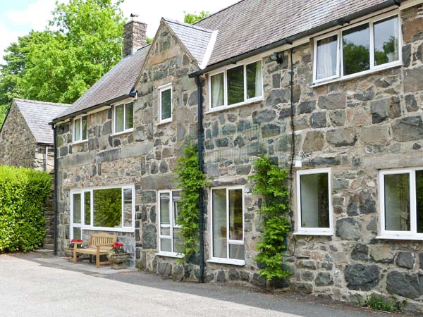 Felin Ship  Cottage, Dolgellau, North Wales (Ref 15568)
