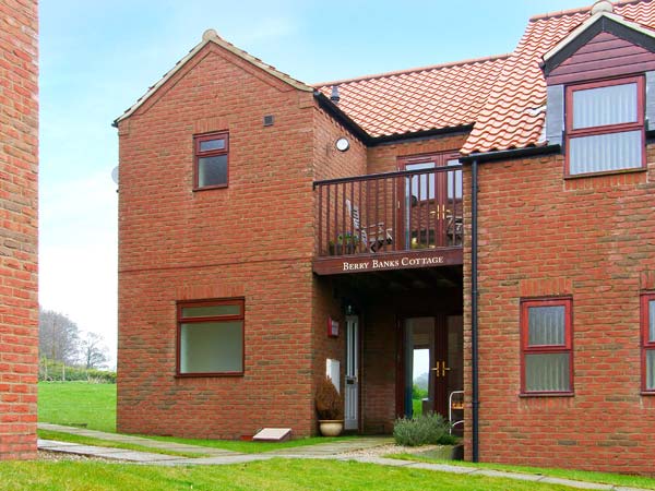 Berry Banks Cottage Beach Cottage, Whitby, North York Moors & Coast (Ref 15663)