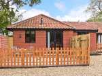 Golden Cross Pet-Friendly Cottage, Harleston, East Anglia (Ref 15753)