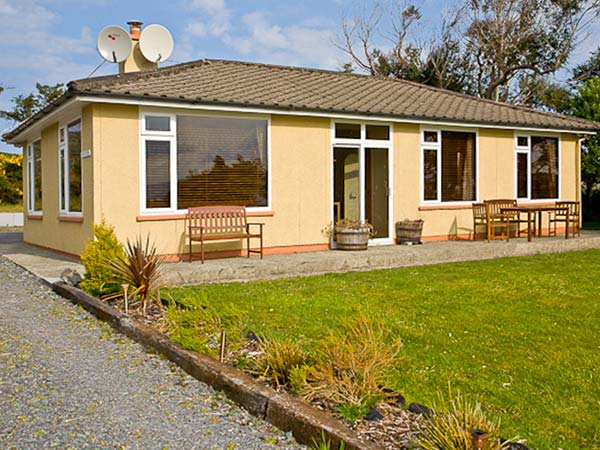Teach Na Greine Pet-Friendly Cottage, Ballinskelligs, County Kerry, South West (Ref 16001)