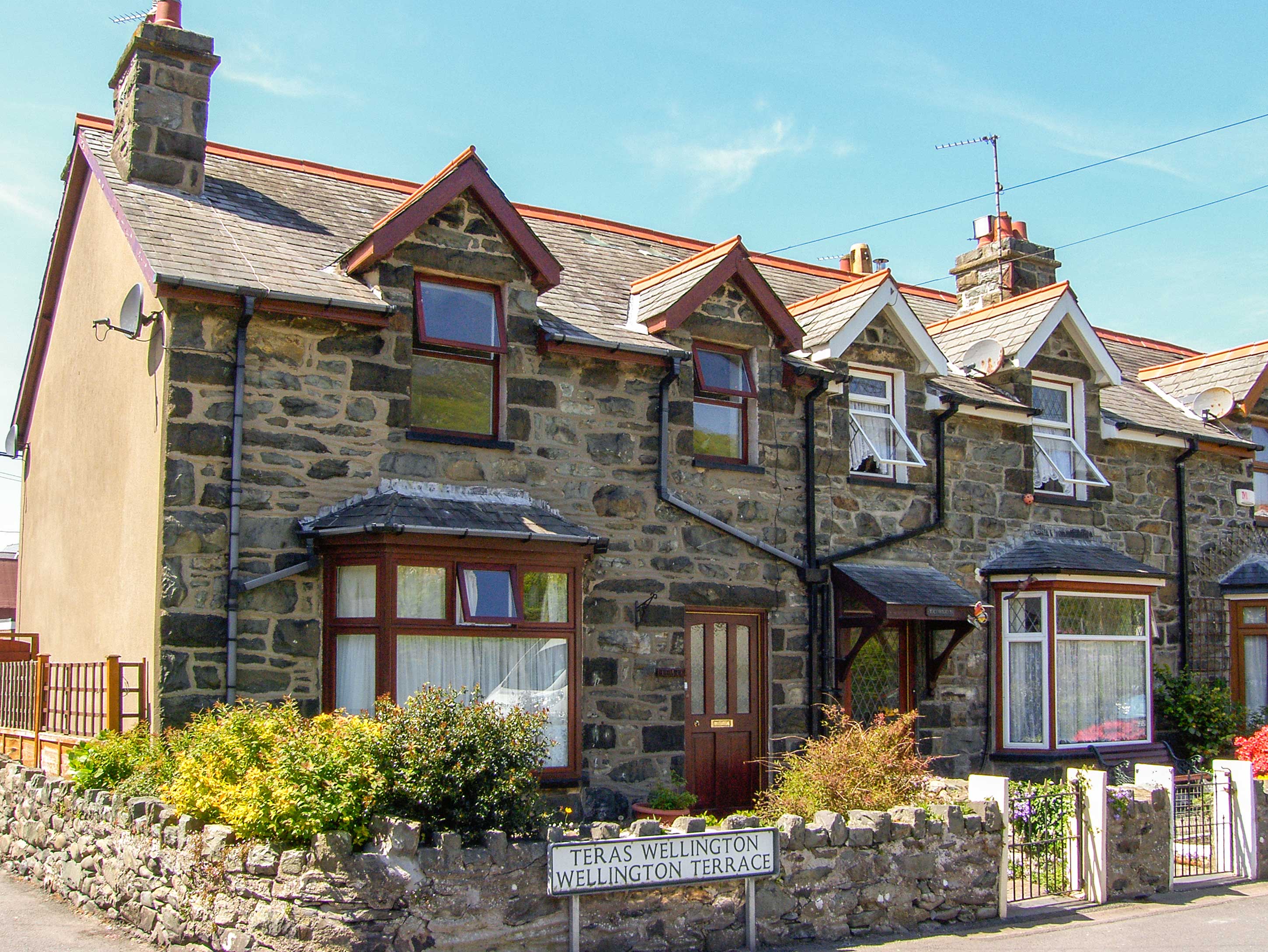 Heulwen Beach Cottage, Barmouth, North Wales (Ref 16295)