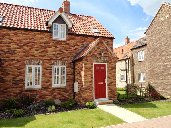 High Tide Beach Cottage, Filey, North York Moors & Coast (Ref 16529)