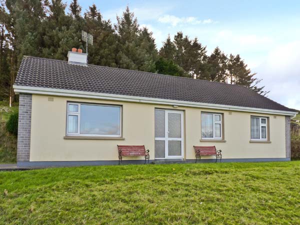 Seafront Family Cottage, Kenmare, County Kerry, South West (Ref 17018)