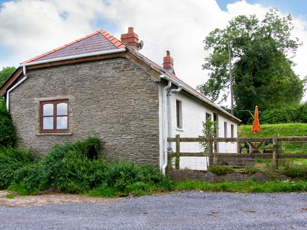 Berthela Cottage Pet-Friendly Cottage, Lampeter, Mid Wales (Ref 18910)