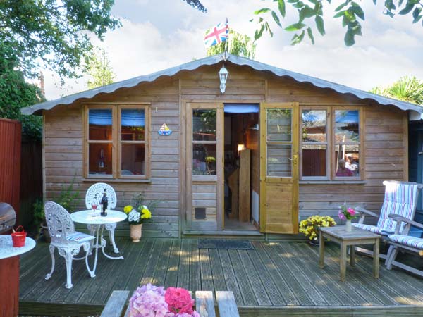 The Chalet Beach Cottage, Fishbourne, Isle Of Wight, South Coast (Ref 19315)