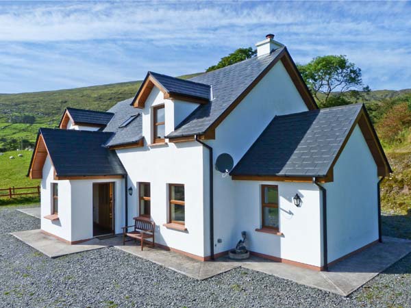 Goulane Heights Pet-Friendly Cottage, Castlecove, County Kerry, South West (Ref 19367)
