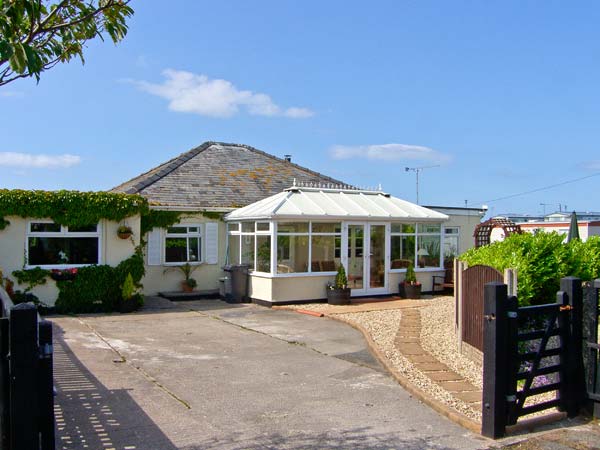 Beach Cottage Pet-Friendly Cottage, Rhyl, North Wales (Ref 20157)