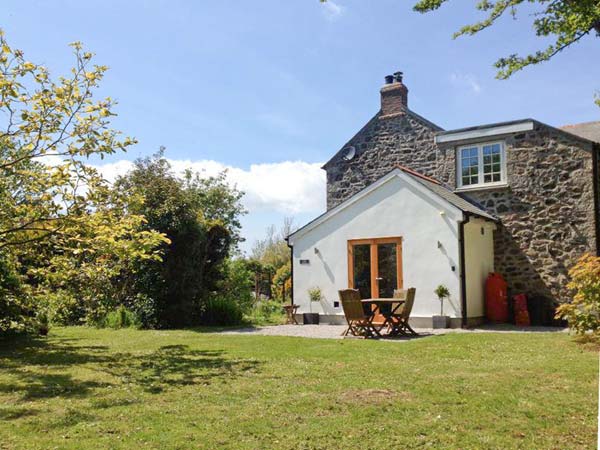 The Dairy Coastal Cottage, Coverack, South West England (Ref 20990)