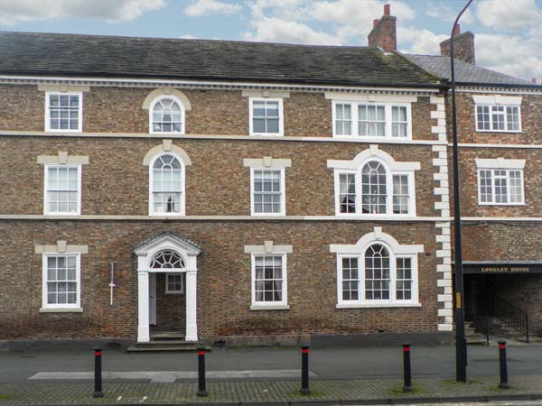 Kustard Kottage Pet-Friendly Cottage, Easingwold, North York Moors & Coast (Ref 21167)