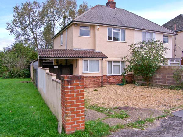Explorer House Pet-Friendly Cottage, Poole, South West England (Ref 21632)