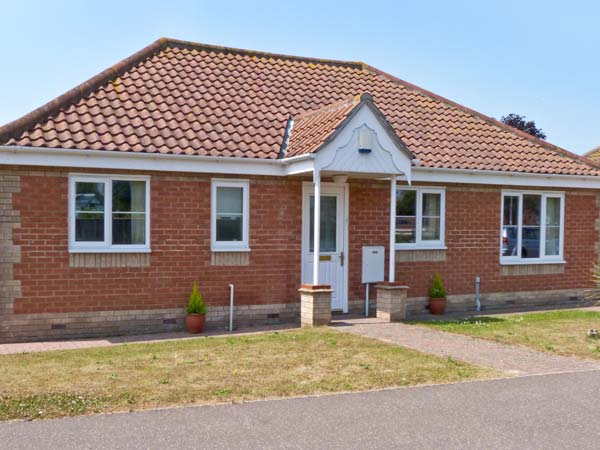 Jolen Pet-Friendly Cottage, Hemsby, East Anglia (Ref 21728)