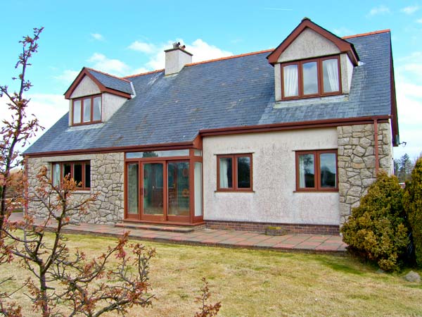 Cae Glas Family Cottage, Llangefni, North Wales (Ref 22105)