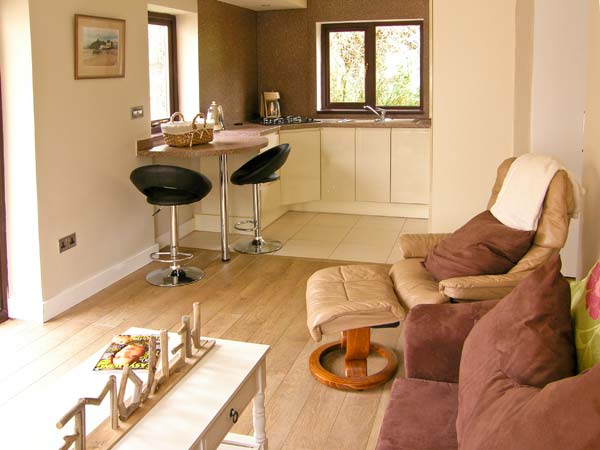 The Garden Flat Pet-Friendly Cottage, Saundersfoot, South Wales (Ref 22154)