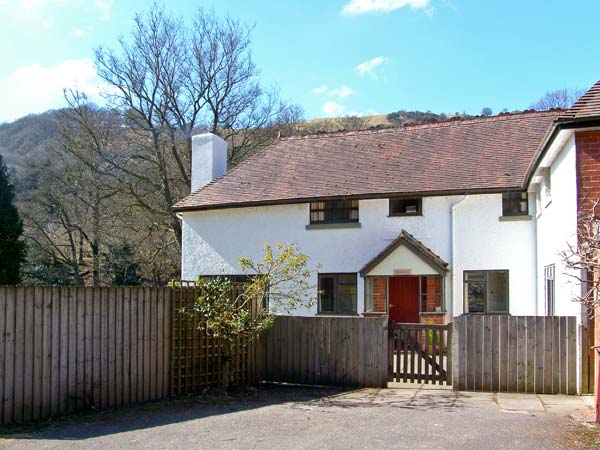Gardener's Cottage Pet-Friendly Cottage, Llanwrthwl, Mid Wales (Ref 22182)