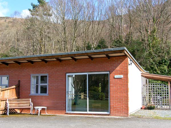 Salmon Cottage Family Cottage, Llanwrthwl, Mid Wales (Ref 22183)