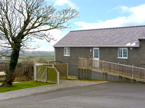 Oak Cottage Coastal Cottage, Penysarn, North Wales (Ref 22497)