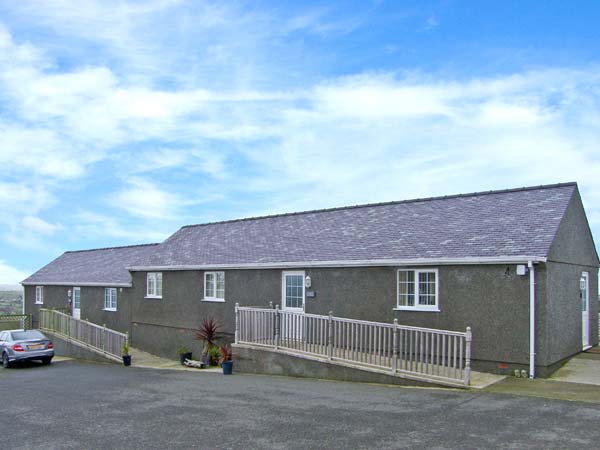 Oak Cottage Coastal Cottage, Penysarn, North Wales (Ref 22497)