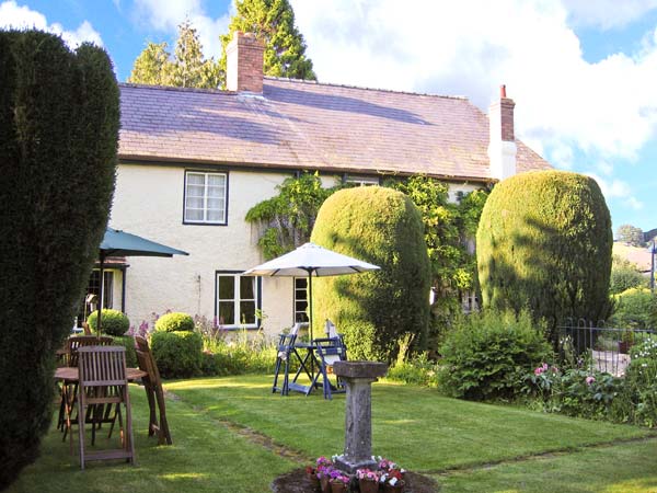 The Willows Pet-Friendly Cottage, Bucknell, Heart Of England (Ref 22795)