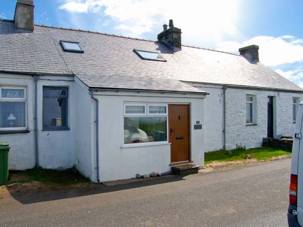 Yr Eifl Pet-Friendly Cottage, Llithfaen, North Wales (Ref 23282)