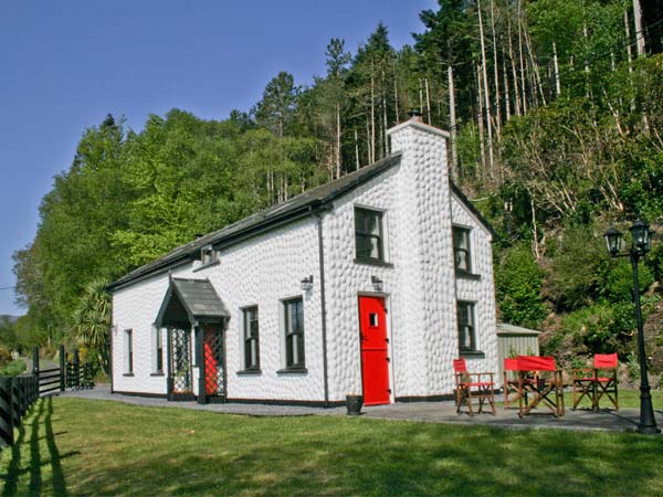 Railway Cottage Coastal Cottage, Glenbeigh, County Kerry, South West (Ref 24170)