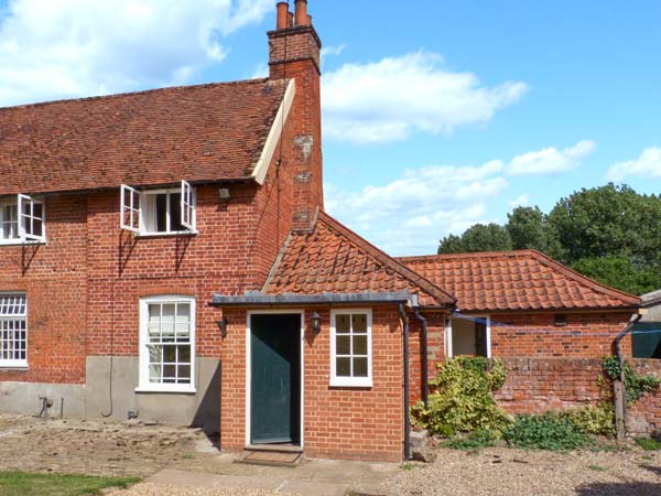 Gardener's Cottage Pet-Friendly Cottage, Hadleigh, East Anglia (Ref 24518)