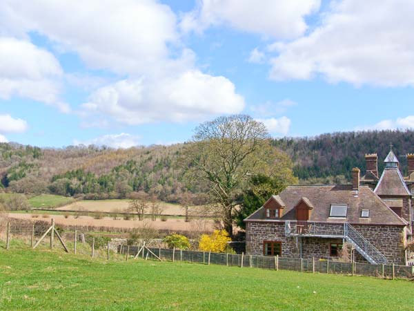 Robin's Nest Pet-Friendly Cottage, Craven Arms, Heart Of England (Ref 24739)