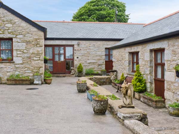Bull Pen Cottage Family Cottage, Mabe Near Falmouth, South West England (Ref 24930)