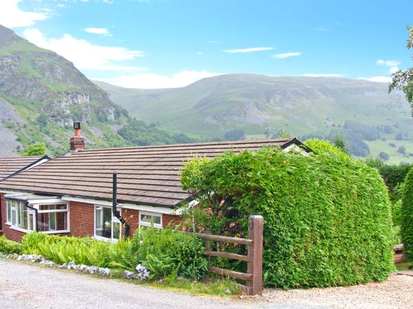 Godre Berwyn Pet-Friendly Cottage, Llangynog, North Wales (Ref 25038)