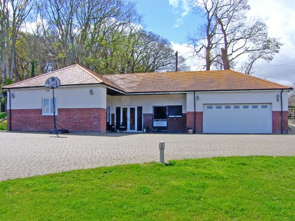 Oakwood Stables Pet-Friendly Cottage, Conwy, North Wales (Ref 25107)
