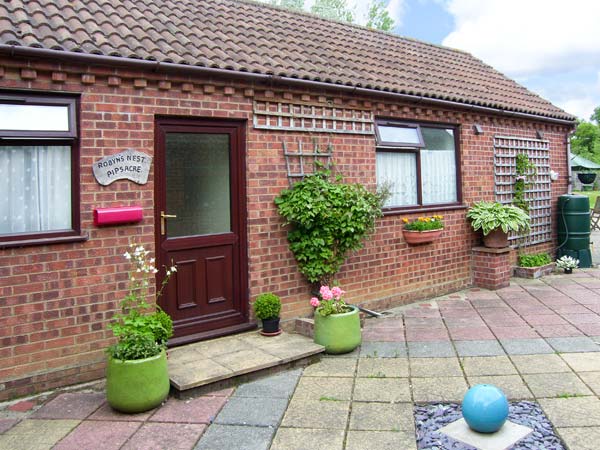Robyn's Nest Pet-Friendly Cottage, Brinton, East Anglia (Ref 25904)