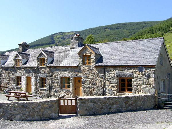 Ysgubor Pet-Friendly Cottage, Dinas Mawddwy, North Wales (Ref 2593)