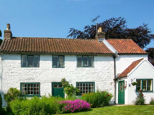 The White Cottage Coastal Cottage, Bridlington, North York Moors & Coast (Ref 26091)