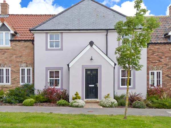 Maris Cottage Pet-Friendly Cottage, Filey, North York Moors & Coast (Ref 26096)