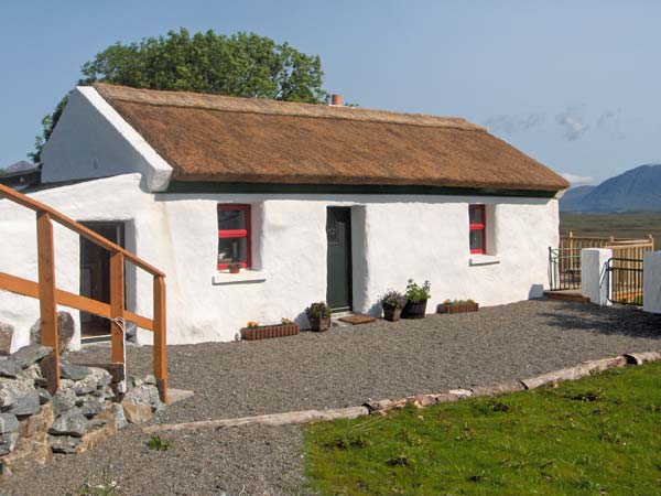 Foxglove Cottage Pet-Friendly Cottage, Cashel, County Galway, West (Ref 26210)