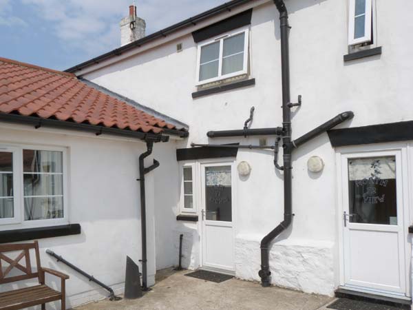 Greystones Pet-Friendly Cottage, Barmston, North York Moors & Coast (Ref 26227)