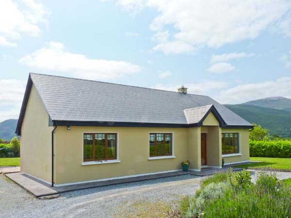 Mountain Mist Coastal Cottage, Glenbeigh, County Kerry, South West (Ref 26859)