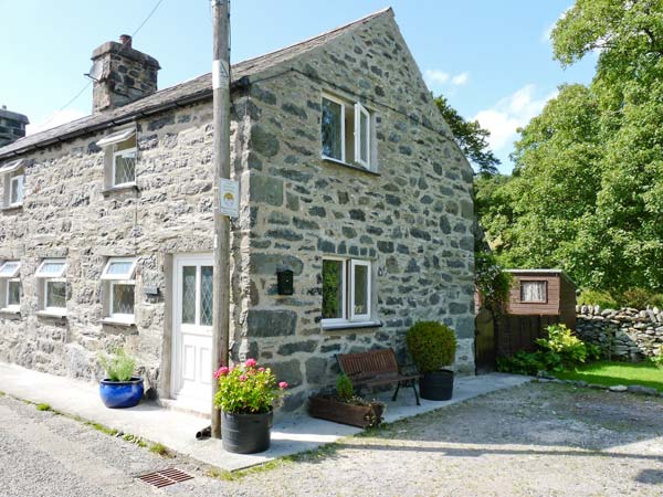 Glan-Y-Porth Pet-Friendly Cottage, Ysbyty Ifan, North Wales (Ref 27002)