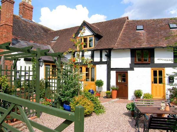 Barleycorn Cottage Family Cottage, Grinshill, Heart Of England (Ref 27007)