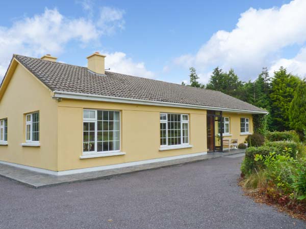 Gap Of Dunloe Pet-Friendly Cottage, Beaufort, County Kerry, South West (Ref 27075)