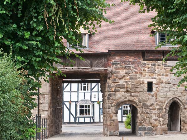 Porter's Lodge Pet-Friendly Cottage, Polesworth, Peak District (Ref 27119)